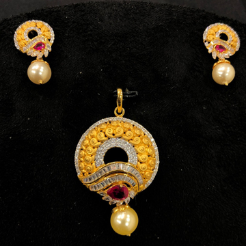 Cz gold round design pendant set by 