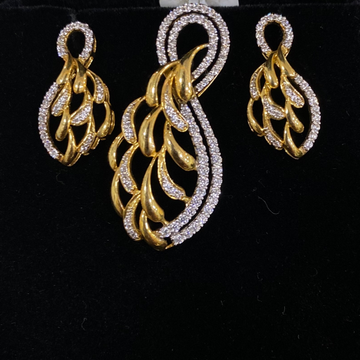 Cz 18k gold pendant set by 