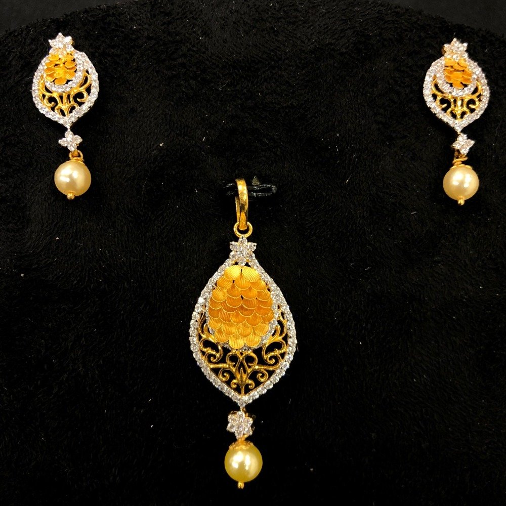 Floral design cz diamond pendant set